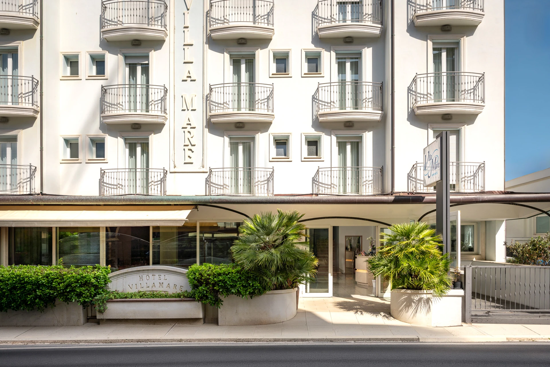 La facciata dell’Hotel Villa Mare in Viale Carducci