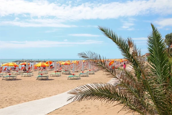 spiaggia-ombrelloni